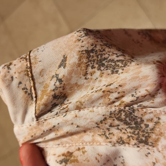 Banana republic factory snake skin print long-sleeved blouse. - Picture 5 of 5